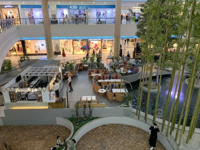 Waiters work at a closed restaurant in a Riyadh mall. (File/AFP)