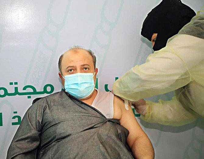 The Ministry of Health encourages those who would like to take the vaccine to register through the ministry’s Sehhaty application and select a time slot. (SPA)