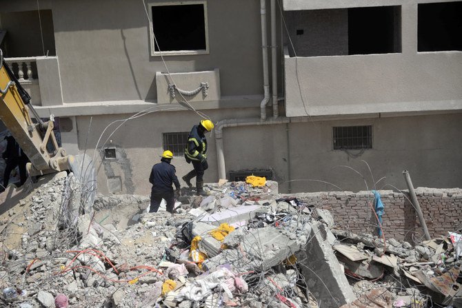 Rescuers work at the site where a building collapsed in Cairo, Egypt, on March 27, 2021. (File photo/ Reuters)