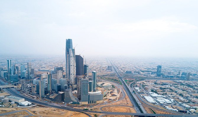 Through the platform, expatriate workers in the private sector will be able to access and update their contracts with ease. (SPA)
