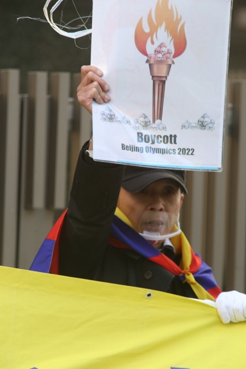 During the demonstration, other people facing