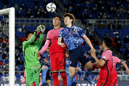 Japan's Yuya Osako (center, right), and South Korea's Park Ji-su (center left), vie for the ball during their friendly soccer match at Nissan Stadium in Yokohama, Japan, Thursday, March 25, 2021. (AP)