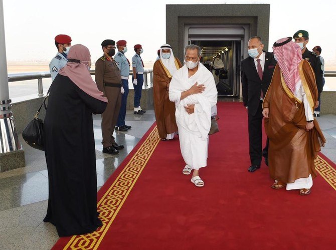 Muhyiddin Yassin was received by officials on arrival at King Abdulaziz International Airport. (SPA)