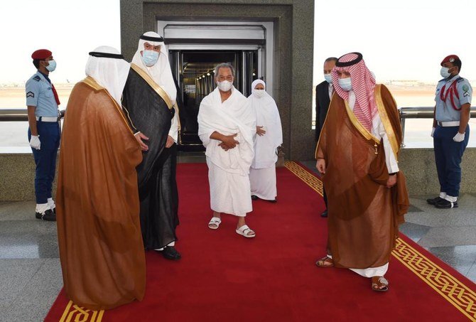 Muhyiddin Yassin was received by officials on arrival at King Abdulaziz International Airport. (SPA)