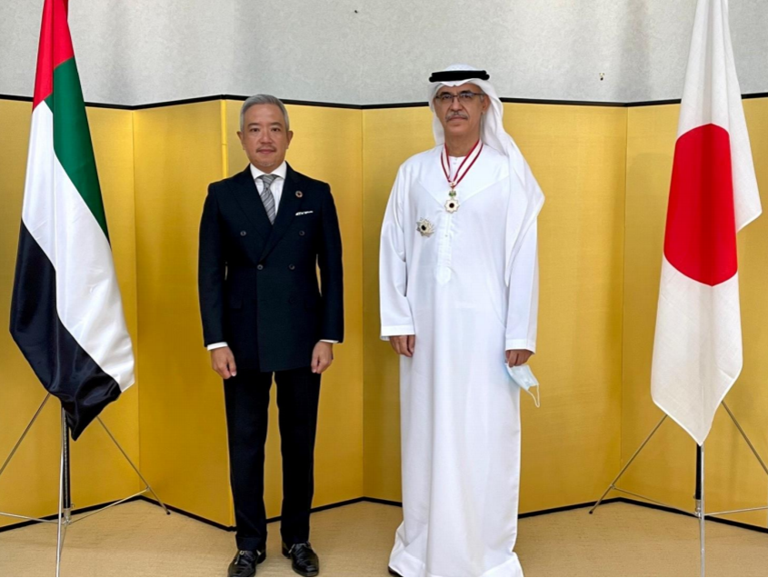 During the ceremony which was held at the Consulate-General of Japan in Dubai, the Consul-General Mr. SEKIGUCHI awarded the decoration and the diploma to H.E. Al Mualla. (Consulate-general of Japan/ @japan_cons_dubai)