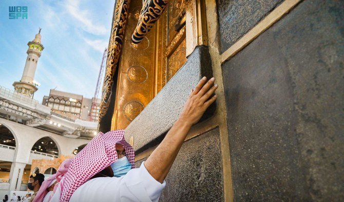 The Grand Mosque and Kaaba are perfumed with high quality fragrances ten times a day. (SPA)
