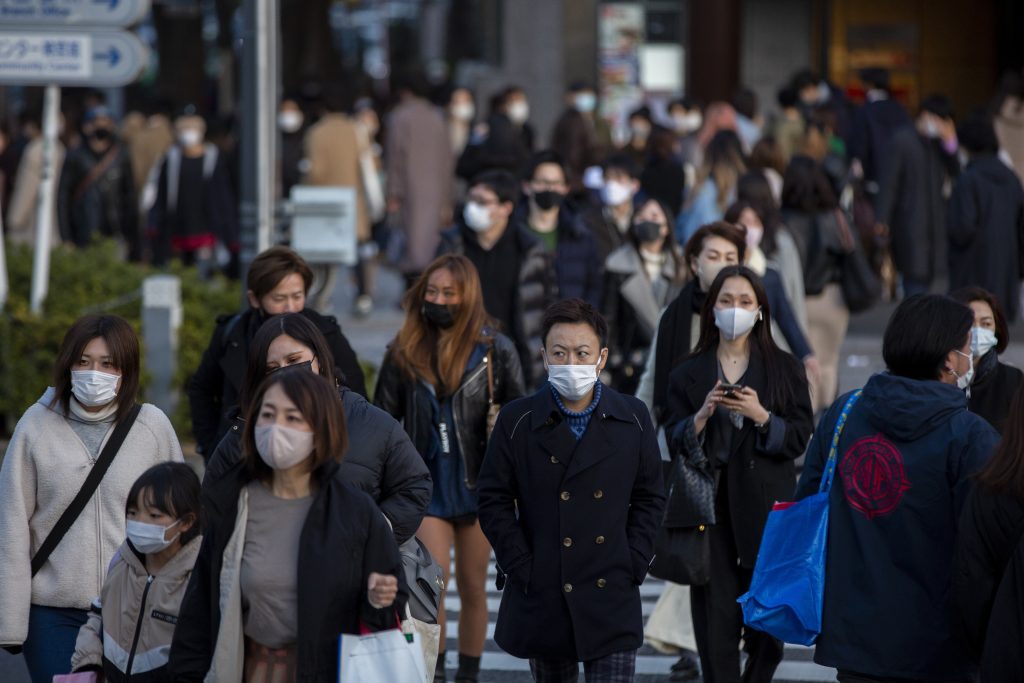 The study by Japan's National Institute of Infectious Diseases, which covered 803 cases of the British variant, compares with overseas studies that found the variant's infectivity is 43 percent to 90 percent higher than the original's. (File photo/AP)