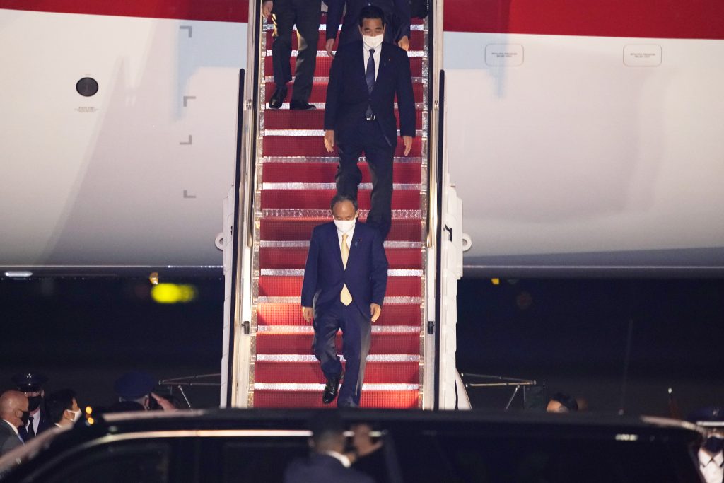 Japanese Prime Minister Yoshihide Suga arrives at Andrews Air Force Base, Md., April. 15, 2021. (File photo/AP)