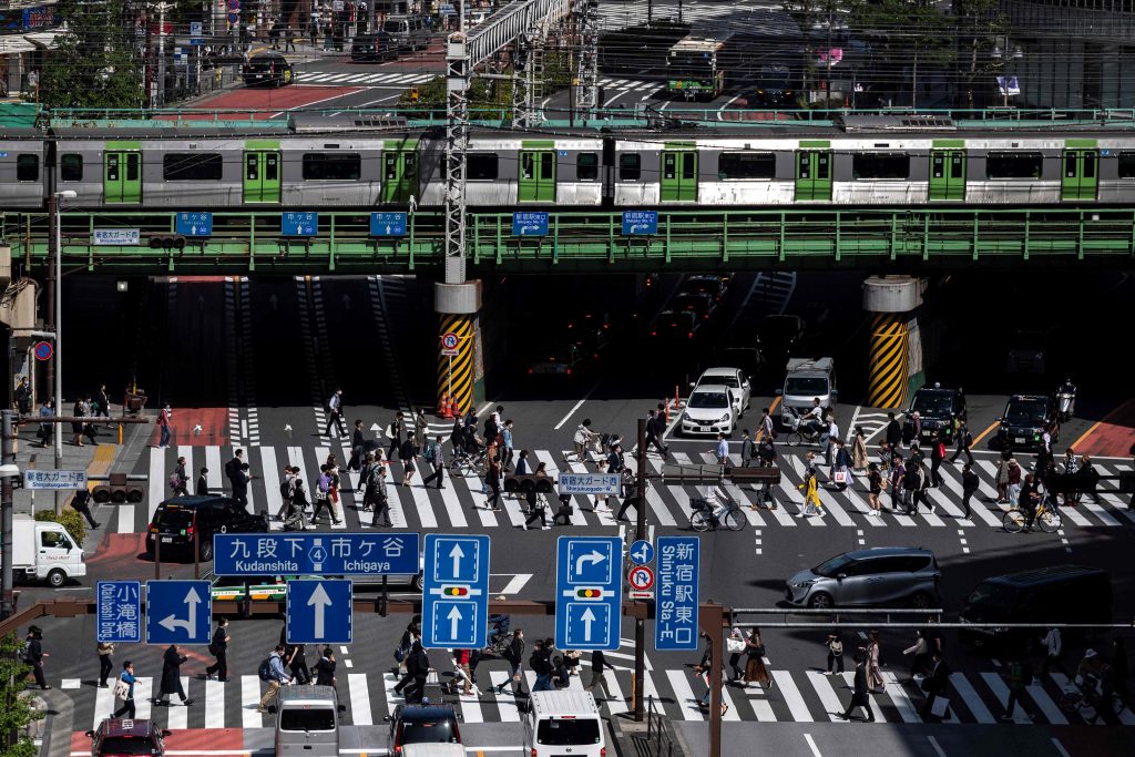 The daily number of new coronavirus cases in Tokyo reached 828 on April. 27, 2021. (AFP)