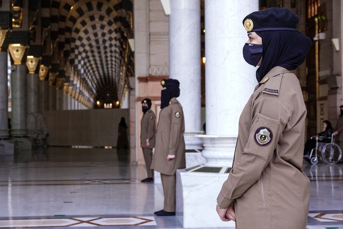 Dozens of female officers are currently deployed both in Makkah and Madinah, where they are providing security and managing worshippers at the Grand Mosque and the Prophet’s Mosque. (AN Photo/Huda Bashatah)