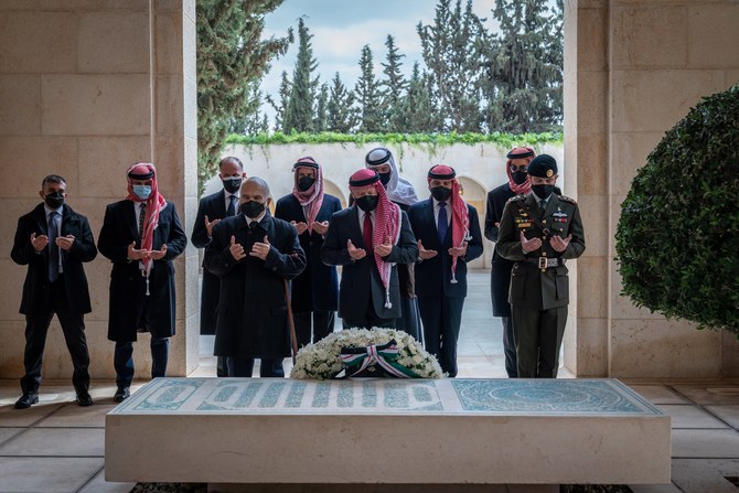 HM King Abdullah II, HRH Crown Prince Al Hussein, and Princes El Hassan bin Talal, Feisal bin Al Hussein, Ali bin Al Hussein, Hamzah bin Al Hussein, and other members of the royal family visit tomb of the late King Abdullah I. (Courtesy: Royal court)