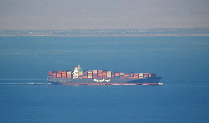A Hapag Lloyd container ship sails across the Gulf of Suez towards the Red Sea before entering the Suez Canal, in El Ain El Sokhna in Suez, east of Cairo, Egypt April 24, 2017. (REUTERS)