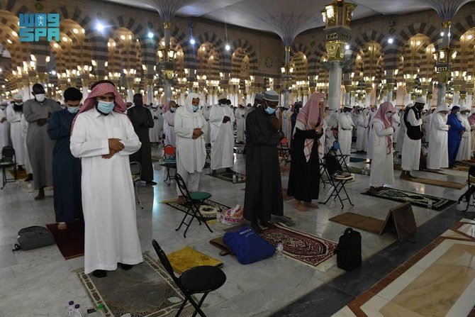 Worshippers performed the first Tarawih prayer at the Prophet's Mosque in Madinah. (SPA)