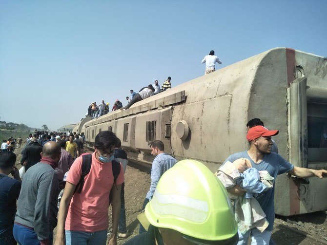 Several people were hurt in Egypt after eight train carriages derailed in Qalioubia province on Sunday. (@qalyubiya)