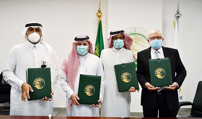 Saudi aid center agreements to help people of Yemen and Lebanon. (SPA)