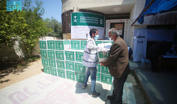 Saudi aid center agreements to help people of Yemen and Lebanon. (SPA)