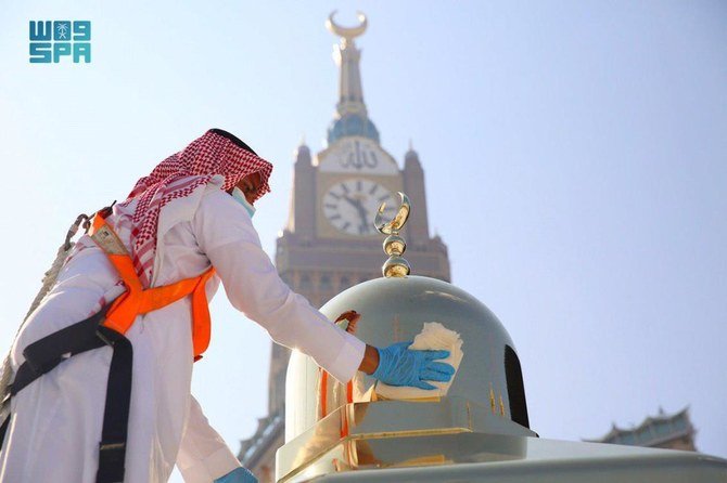 The Grand Mosque and Kaaba are perfumed with high quality fragrances ten times a day. (SPA)