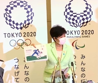 Tokyo governor Yuriko Koike speaks to reporters at the Tokyo Government Building on Wednesday on the agreement reached with IOC on the Celebration Marathon. (ANJ photo) 