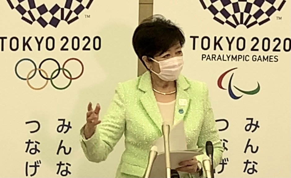 Tokyo governor Yuriko Koike speaks to reporters at the Tokyo Government Building on Wednesday on the agreement reached with IOC on the Celebration Marathon. (ANJ photo) 