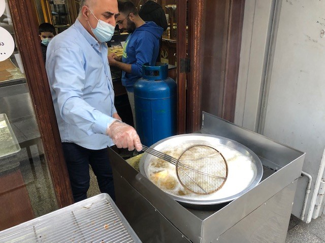 Mekari & Sherkawi Sweets owner Ahmad Sherkawi, preparing Ramadan sweet [kellaj] in the fryer, said demand for Ramadan sweets has declined dramatically this year. (AN Photo)