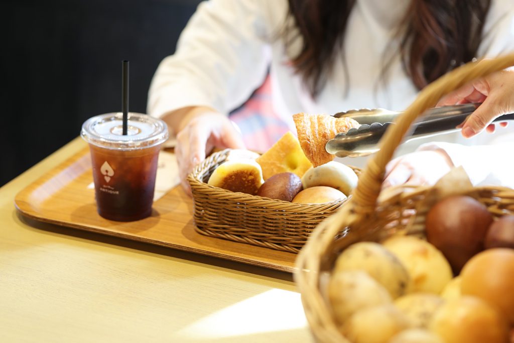 This buffet will be offered at the bakery’s branches in Machida, Aeon Mall Hinode, Iias Takao, and Aeon Mall Musashimura. (Heart Bread Antique)