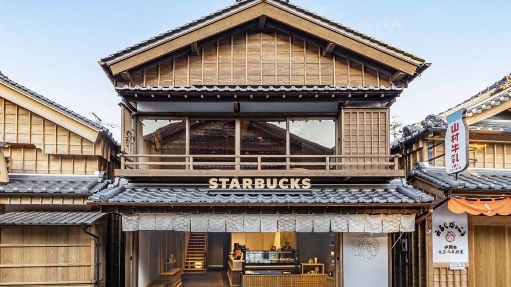 The coffee shops’ interior and exterior both depend on a natural look and feel, integrating elements like wood in the overall aesthetic while also maintaining a minimalist and traditional design. (Starbucks Japan)