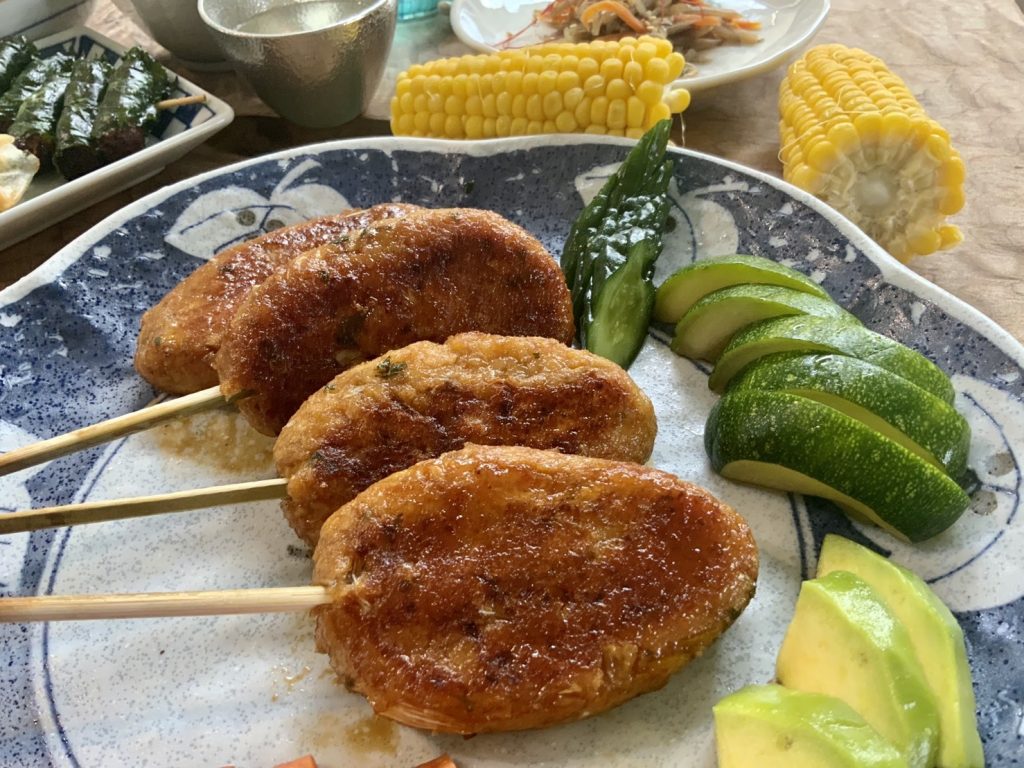 Participants can learn how to make a variety of dishes including vegan ‘chicken’ skewers, sushi, bento boxes, ramen, among other dishes. (Bentoya Cooking)