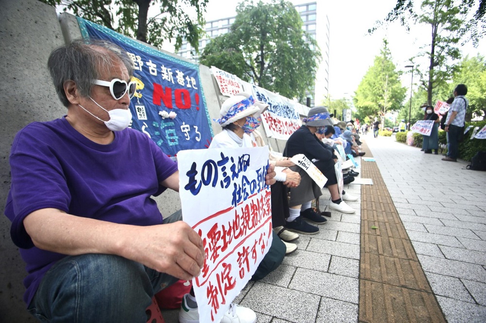 Residents protest against the bill. (ANJ/Pierre Boutier)