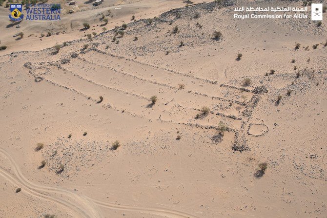 Mustatils are complex monumental structures consisting of two thick ends (base and head) connected by two or more long walls to create a series of courtyards, that look like big rectangles. (@aaksa_project)