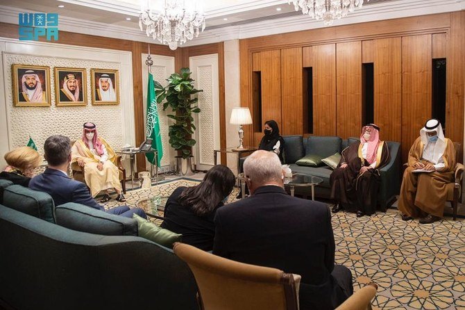 Saudi Arabia’s foreign Minister Prince Faisal bin Farhan and the Kingdom’s ambassador to the US Princess Reema bint Bandar meet with a visiting US delegation. (SPA)