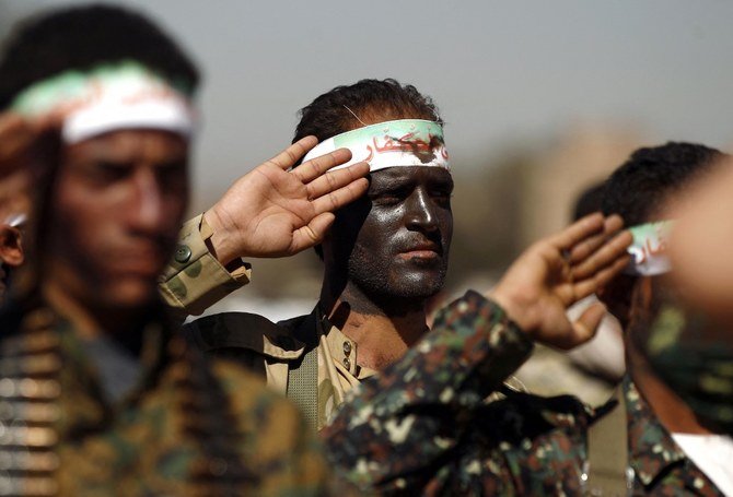 Newly recruited Houthi fighters take part in a gathering in the capital Sanaa to mobilize more fighters to battlefronts to fight pro-government forces in several Yemeni cities, on January 3, 2017. (File/AFP)