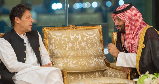 Saudi Crown Prince Mohammed bin Salman and Pakistan’s Prime Minister Imran Khan talk in Makkah on June 1, 2019. (SPA/File)