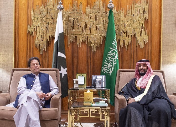 Crown Prince Mohammed bin Salman, right, welcomes Pakistan’s Prime Minister Imran Khan in Riyadh during their October 15, 2019 meeting. (Saudi Royal Palace/ AFP)