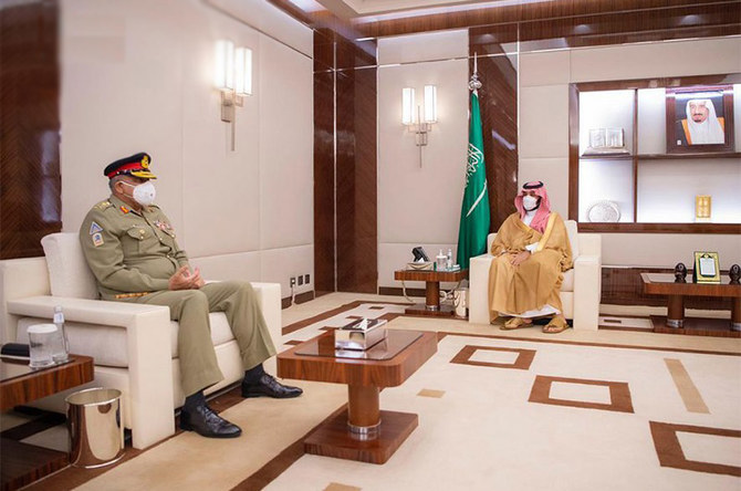 Pakistan's army chief, General Qamar Javed Bajwa (left) meets Prince Mohammed bin Salman bin Abdulaziz, crown prince, deputy prime minister and minister of defense of Saudi Arabia, in Jeddah on May 7, 2021. (Photo courtesy: SPA)