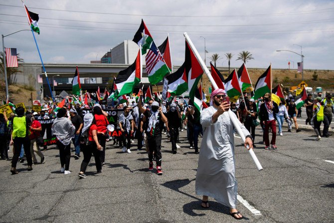 People demonstrate in Los Angeles on May 15, 2021 in support of Palestinians under attack by Israeli occupation forces. (AFP / Patrick T. Fallon)