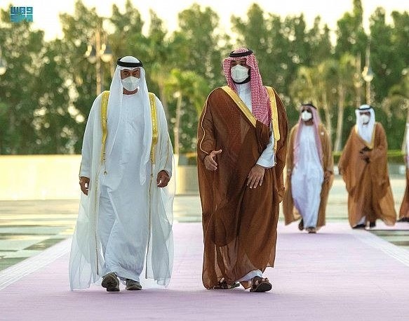 Saudi Arabia’s Crown Prince Mohammed bin Salman receives his Abu Dhabi counterpart Mohammed bin Zayed in Jeddah. (SPA)