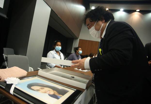 The family of Wishma Rathnayake, a 33-year-old Sri Lankan woman who died in a Japanese immigration detention center in March 2021, met with opposition Diet members on Wednesday at the House of Councilors. (Photo by Pierre Boutier/ANJ)