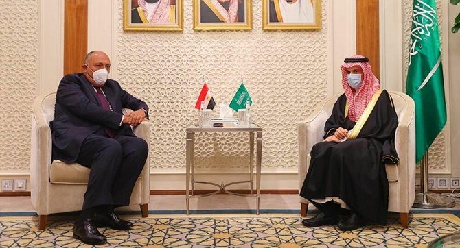 Saudi Arabia’s Foreign Minister Prince Faisal bin Farhan meets his Egyptian counterpart Sameh Shoukry. (File/SPA)