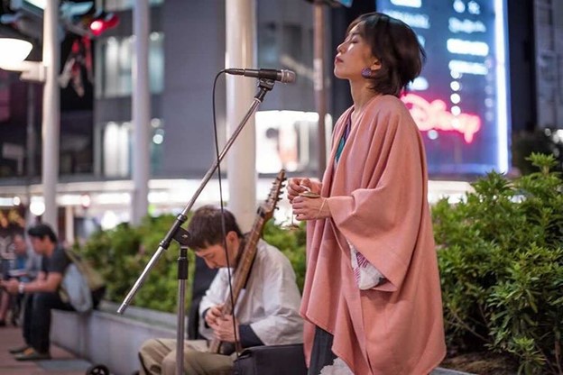 Upon walking in Kyoto, one’s ears may stumble upon charming sounds in the streets.