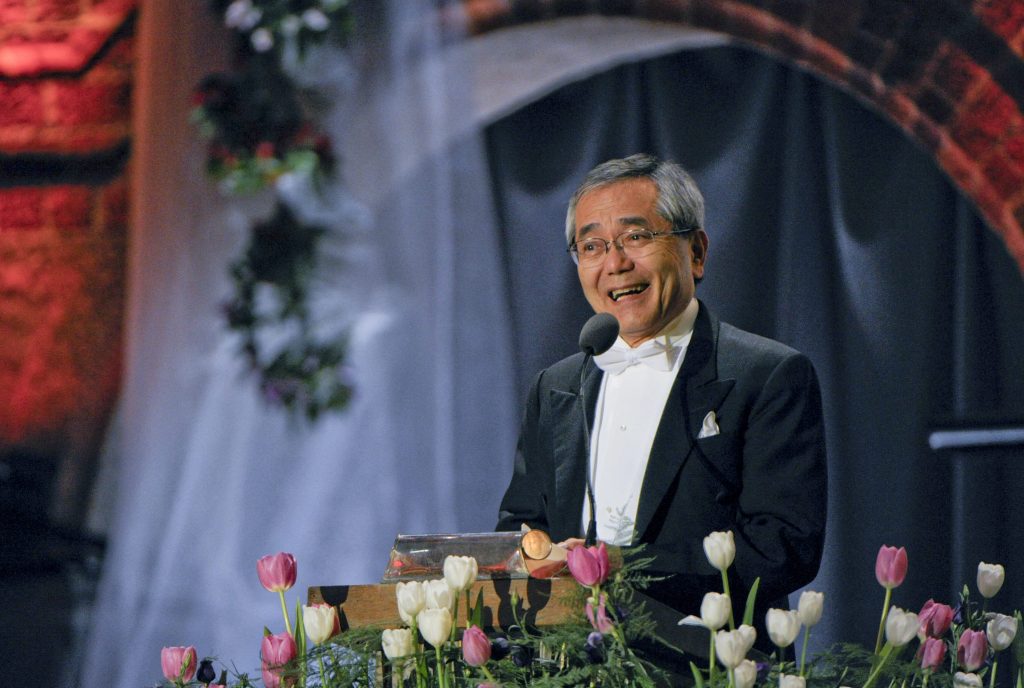 Nobel Chemistry laureate Ei-ichi Negishi talks at the Nobel banquet in the Stockholm City Hall, Dec. 10, 2010. (AFP)