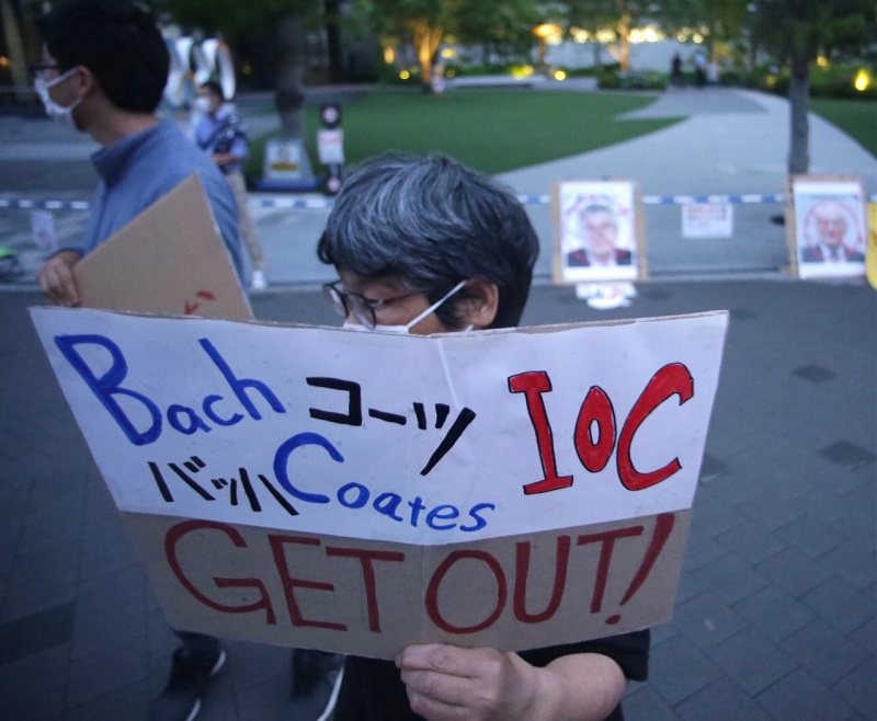 Protesters voice their anger against the declarations of the G7 leaders in favor of the holding of the Olympic Games. (Photo by Pierre Boutier/ANJ)
