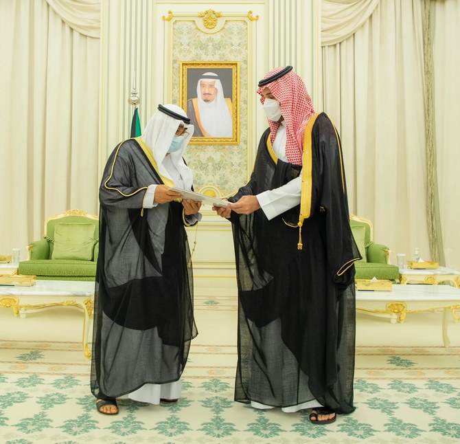 Saudi Arabia’s Crown Prince Mohammed bin Salman receives his Kuwaiti counterpart Sheikh Meshal Al-Ahmed Al-Jaber Al-Sabah in Riyadh. (SPA)