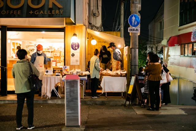 The leftover bread is sourced from around 14 shops that work in partnership with the stall, a venture that was founded by Edamoto Nahomi in October 2020. (Facebook/ @yorupan2020) 