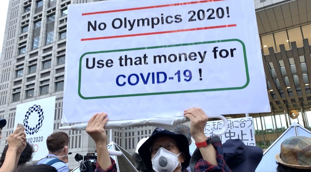 An estimated 850 Japanese gathered before the Metropolitan Government Building to send the world a message that came as no surprise: