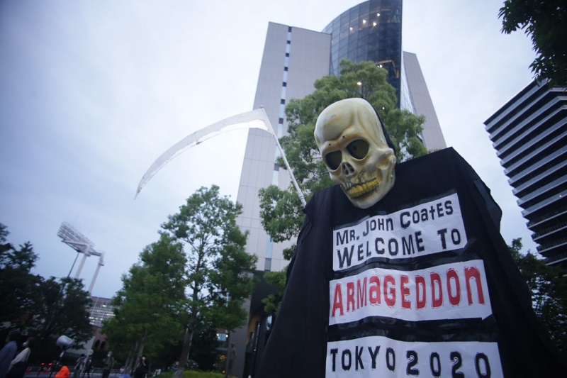 Protesters voice their anger against the declarations of the G7 leaders in favor of the holding of the Olympic Games. (Photo by Pierre Boutier/ANJ)