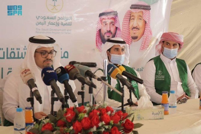 Saudi Arabia delivers the second batch of oil derivatives grant to Yemen in cooperation with local authorities. (SPA)