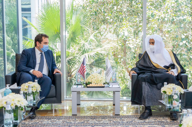 MWL Secretary-General Mohammed bin Abdulkarim Al-Issa, right, meets with Daniel Benaim, the US deputy assistant secretary of state for Arabian Peninsula affairs, in Riyadh. (SPA)
