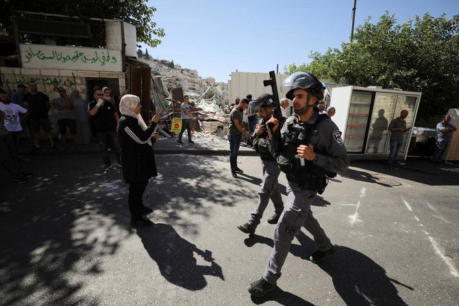 Israeli security force member holds his weapon during clashes with Palestinians which erupted Israelis demolished a shop in Palestinian neighborhood of Silwan. (Reuters)