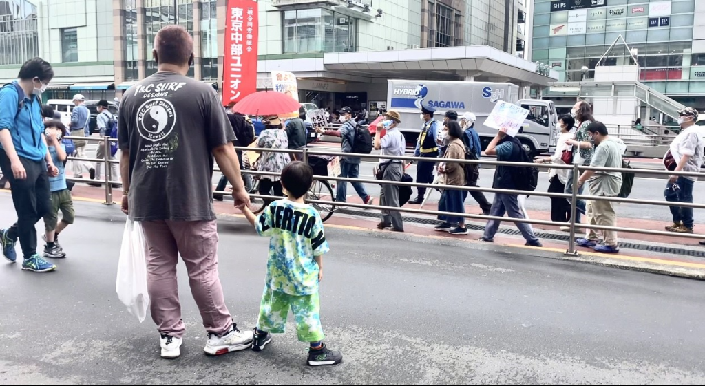 More than 300 Japanese marched through the streets of Tokyo on Sunday to protest the government’s decision to go ahead with the Olympic Games. (ANJ photos)