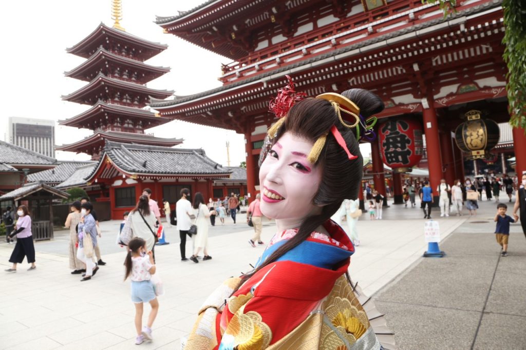 Tomomitsu is a Japanese woman who carries on the Oiran tradition in the Yoshiwara district of Tokyo. Photo: (ANJ/Pierre Boutier)